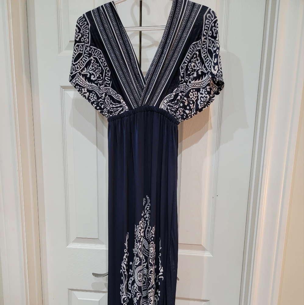 Navy blue and white pattern maxi dress Size Small